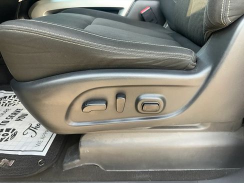 Used 2019 Nissan Titan SV w/ SV Convenience Package RWD image 10