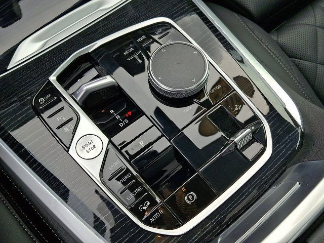 Used 2024 BMW X5 xDrive50e w/ M Sport Package AWD/4WD image 15