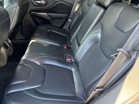 Used 2020 Jeep Cherokee Latitude Plus AWD/4WD image 10