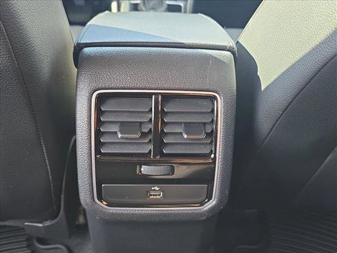 Used 2017 Volkswagen Passat 1.8T SE w/ SE Lighting Package image 16