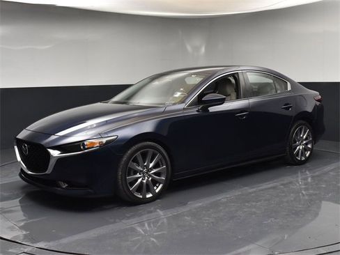 Used 2019 MAZDA MAZDA3 Sedan w/ Select Package image 4