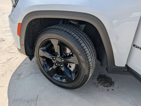 Used 2025 Jeep Grand Cherokee L Limited w/ Black Appearance Package RWD image 39