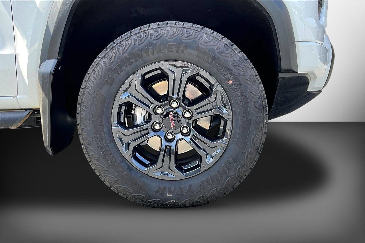 Used 2025 GMC Canyon Elevation w/ Convenience Package RWD image 32