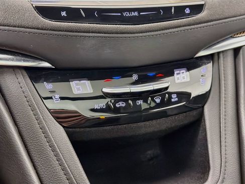 Used 2018 Cadillac XT5 Platinum w/ Driver Assist Package AWD/4WD image 16