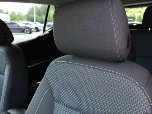 Used 2023 GMC Acadia SLE FWD image 33