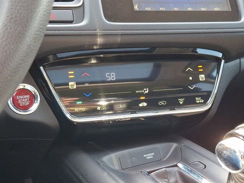 Used 2018 Honda HR-V EX image 18