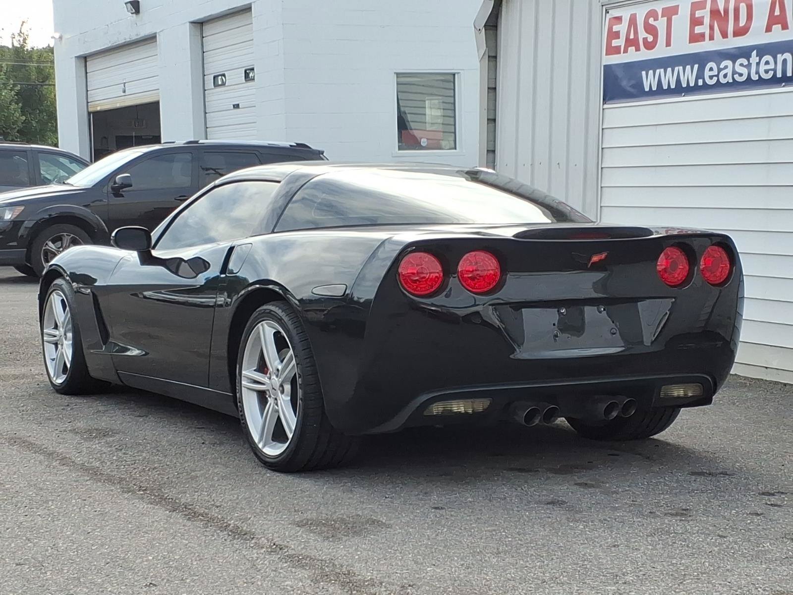 Used 2010 Chevrolet Corvette Coupe w/ Preferred Equipment Group RWD image 3