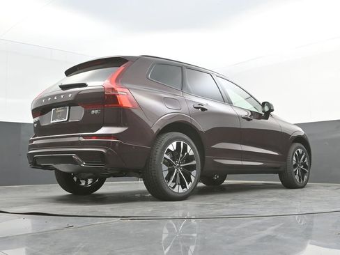 New 2026 Volvo XC60 B5 Plus AWD/4WD image 33