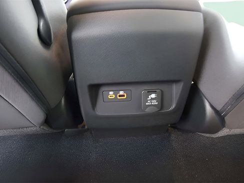 Used 2024 Nissan Frontier SV w/ SV Convenience Package image 15