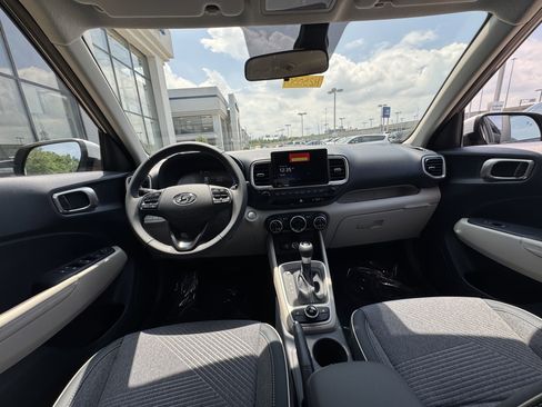 New 2025 Hyundai Venue Limited image 25
