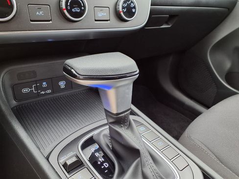 Used 2024 Hyundai Kona SE image 23