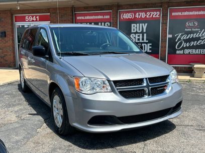 Used 2018 Dodge Grand Caravan SE w/ UConnect Hands-Free Group