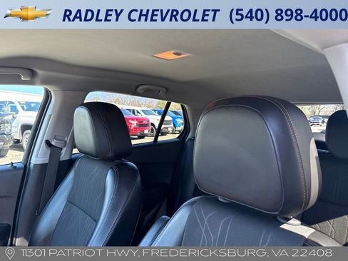 Used 2019 Chevrolet Trax LT w/ LT Convenience Package image 2