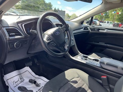 Used 2019 Ford Fusion SE image 19