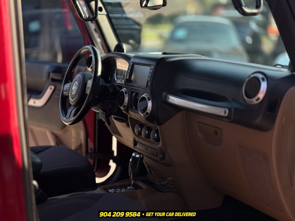 Used 2013 Jeep Wrangler Unlimited Rubicon w/ Connectivity Group AWD/4WD image 29
