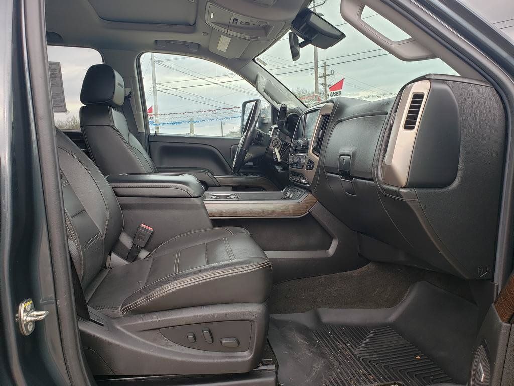 Used 2018 GMC Sierra 2500 Denali w/ Duramax Plus Package AWD/4WD image 15