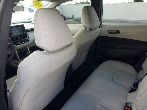 Used 2022 Toyota Corolla Cross L image 11