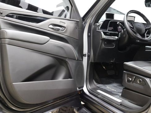Used 2023 Cadillac Escalade Premium Luxury image 27