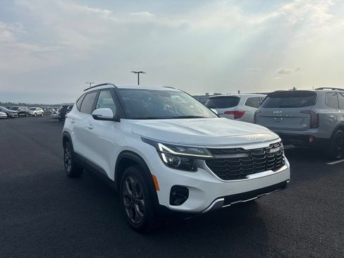 Used 2024 Kia Seltos S AWD/4WD image 1