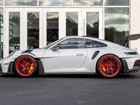 Used 2024 Porsche 911 GT3 RS RWD image 3