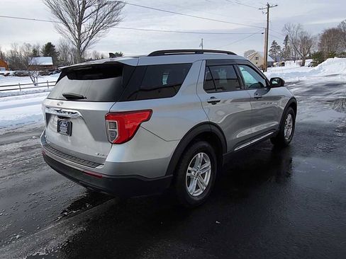 Used 2021 Ford Explorer XLT image 8