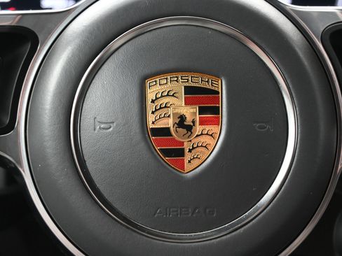 Certified 2022 Porsche Cayenne Platinum Edition image 23