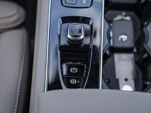 New 2026 Volvo XC90 B6 Ultra image 25