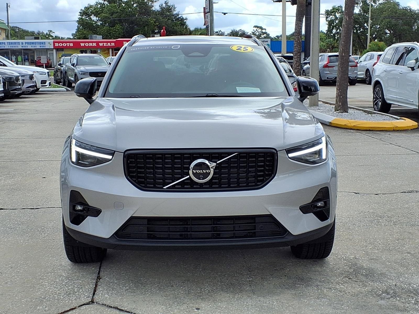 Certified 2025 Volvo XC40 B5 Ultra AWD/4WD image 2