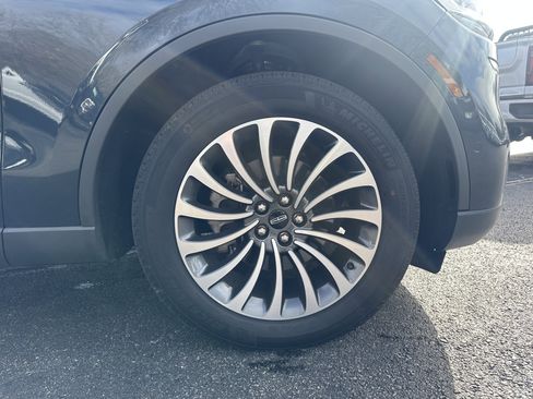 Certified 2022 Lincoln Aviator Reserve w/ Equipment Group 201A image 8