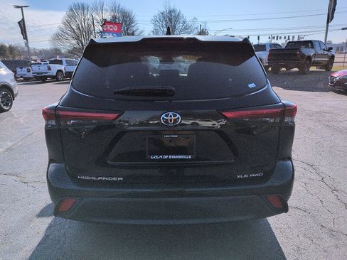 Used 2023 Toyota Highlander XLE image 6