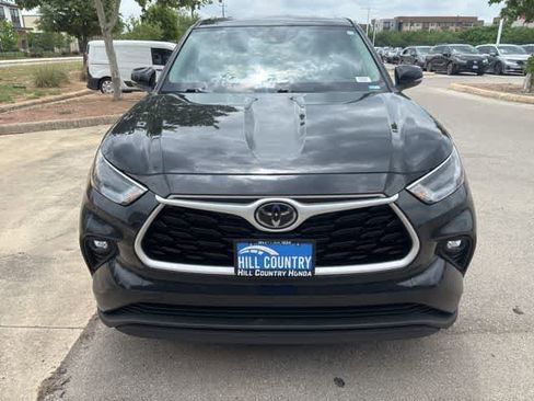 Used 2024 Toyota Highlander LE image 8