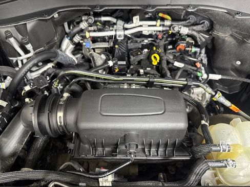 Certified 2022 Ford Explorer XLT w/ Equipment Group 202A AWD/4WD image 9