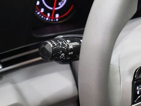 Used 2023 Hyundai Elantra SEL w/ Preferred Accessory Package image 19