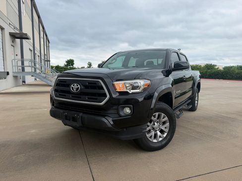 Used 2017 Toyota Tacoma SR5 w/ Tow Package RWD image 9