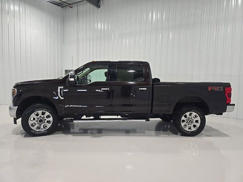 Used 2018 Ford F250 Lariat w/ Chrome Package image 5