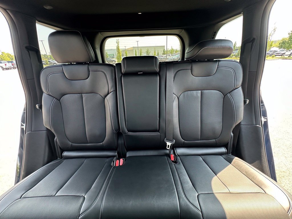 New 2027 Jeep Grand Cherokee Limited AWD/4WD image 38
