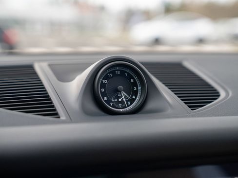 New 2026 Porsche Macan image 18