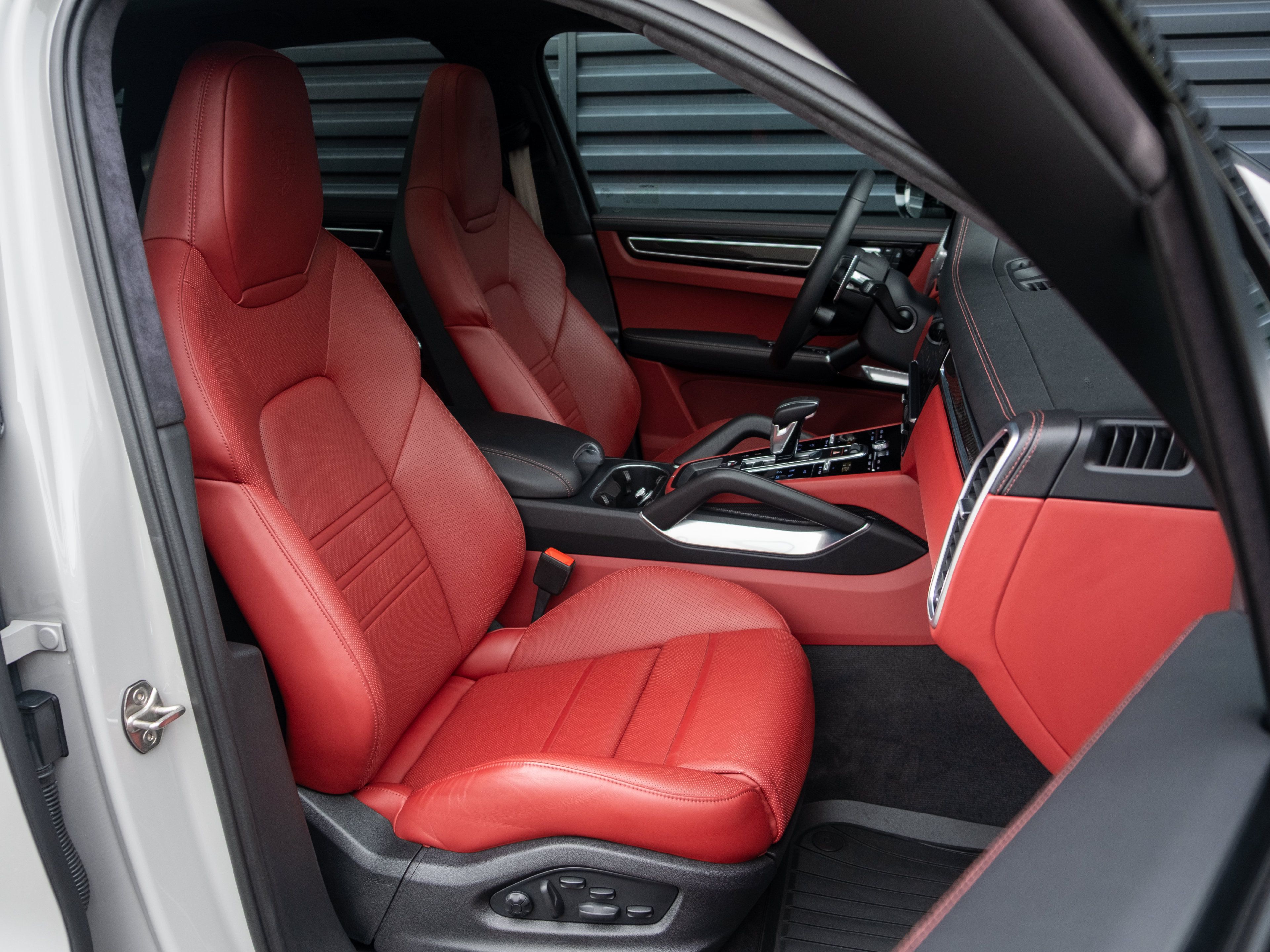 Certified 2023 Porsche Cayenne Turbo AWD/4WD image 43
