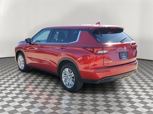 Used 2024 Mitsubishi Outlander ES image 7