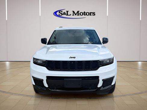 Used 2023 Jeep Grand Cherokee L Limited w/ Luxury Tech Group II AWD/4WD image 2