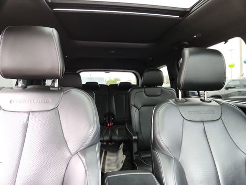 Used 2023 Jeep Grand Cherokee L Overland w/ Luxury Tech Group IV AWD/4WD image 19
