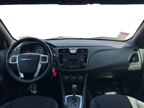 Used 2014 Chrysler 200 Touring FWD image 10