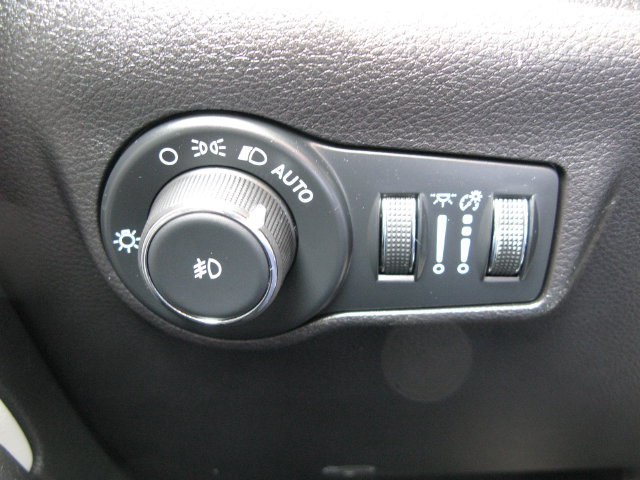 Used 2025 Jeep Compass Limited AWD/4WD image 16