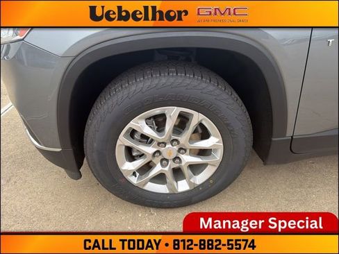 Used 2021 Chevrolet Traverse LT AWD/4WD image 16