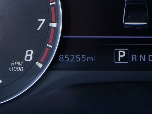 Used 2021 Nissan Titan SV image 20