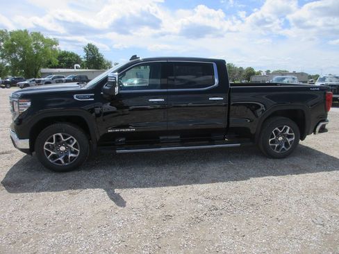 New 2026 GMC Sierra 1500 SLT w/ SLT Premium Plus Package AWD/4WD image 11