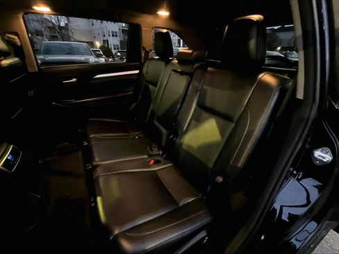 Used 2017 Toyota Highlander XLE image 25