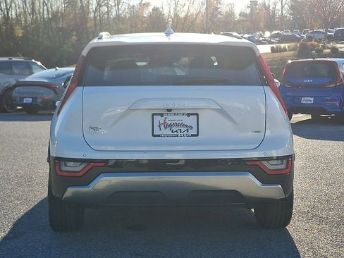 Certified 2023 Kia Niro SX Touring image 5