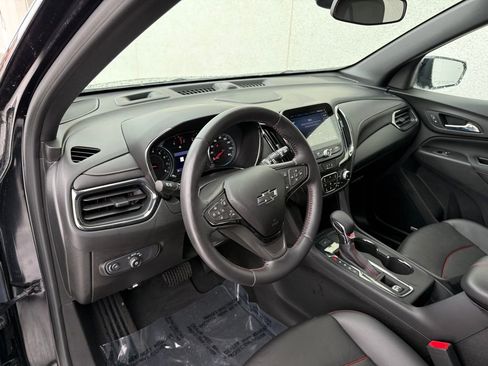 Used 2022 Chevrolet Equinox RS w/ RS Leather Package image 9