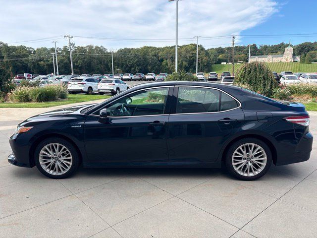 Used 2018 Toyota Camry XLE FWD image 4